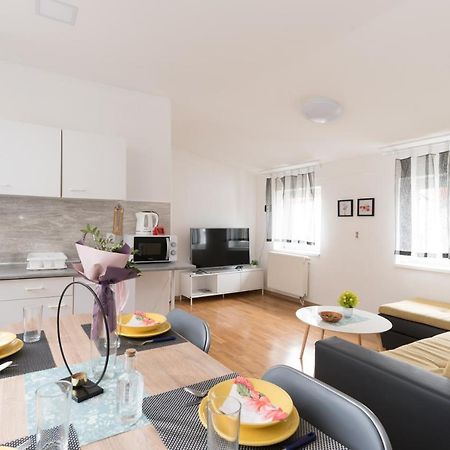 Apartmani Kod Marka ポゼガ エクステリア 写真