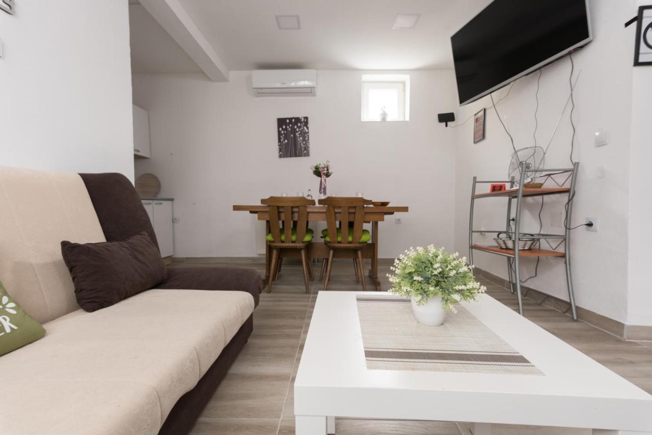Apartmani Kod Marka ポゼガ エクステリア 写真