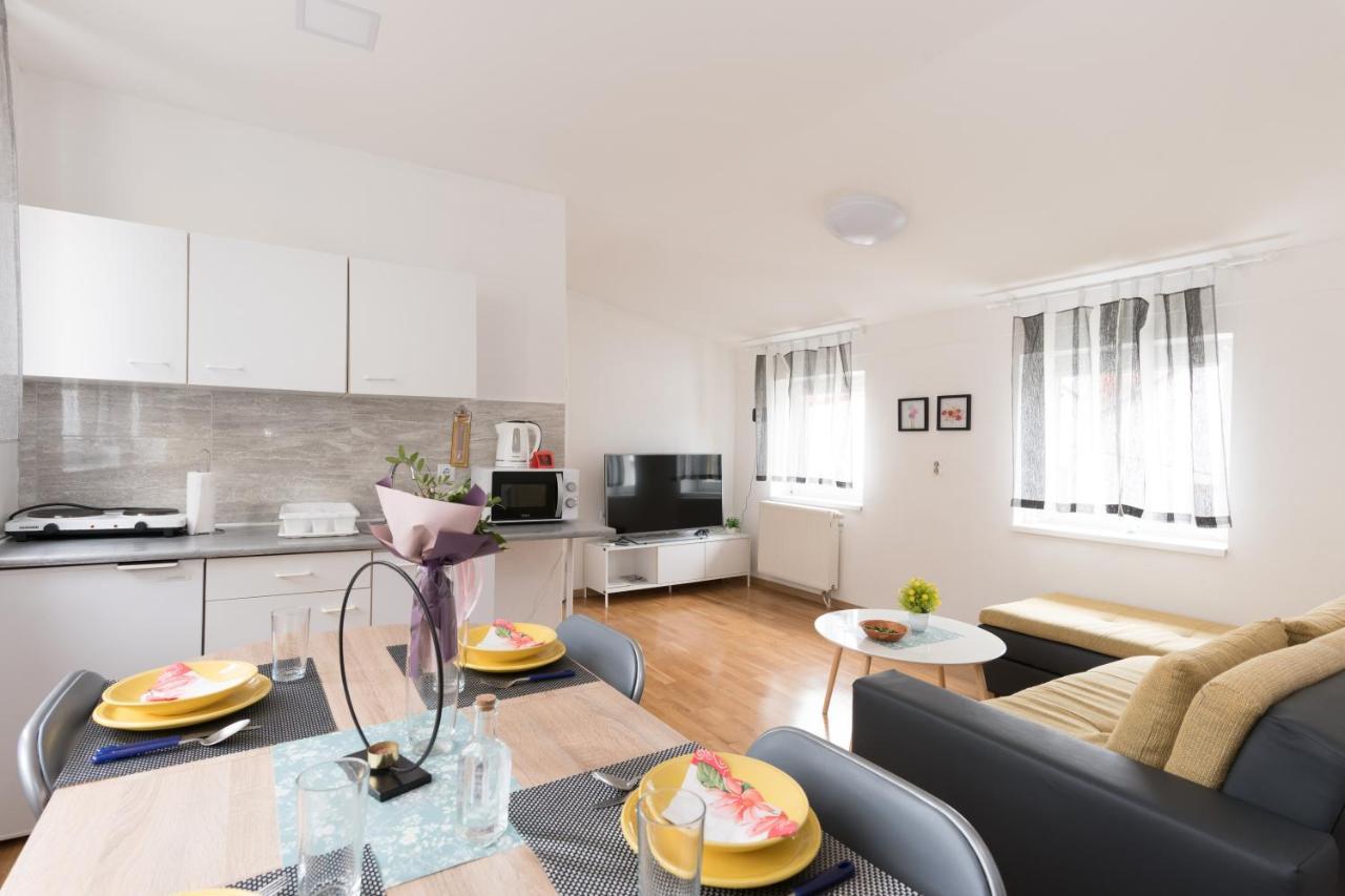 Apartmani Kod Marka ポゼガ エクステリア 写真