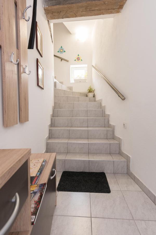 Apartmani Kod Marka ポゼガ エクステリア 写真