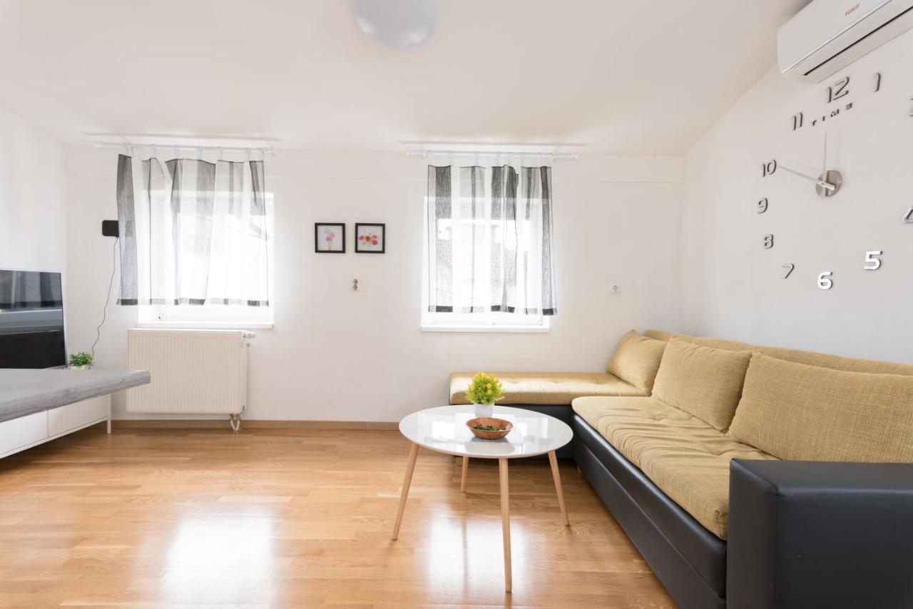 Apartmani Kod Marka ポゼガ エクステリア 写真
