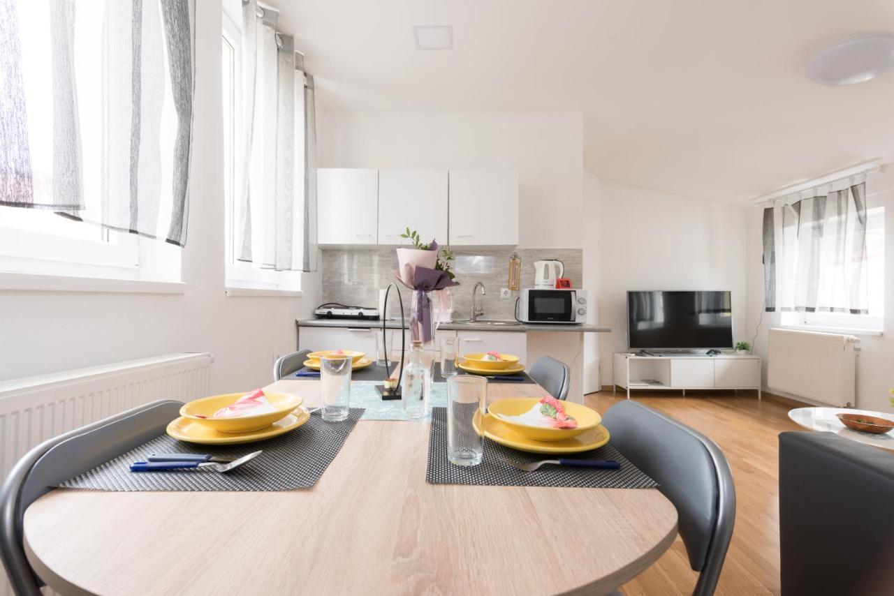 Apartmani Kod Marka ポゼガ エクステリア 写真