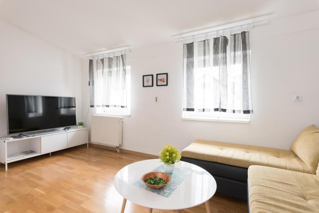 Apartmani Kod Marka ポゼガ エクステリア 写真