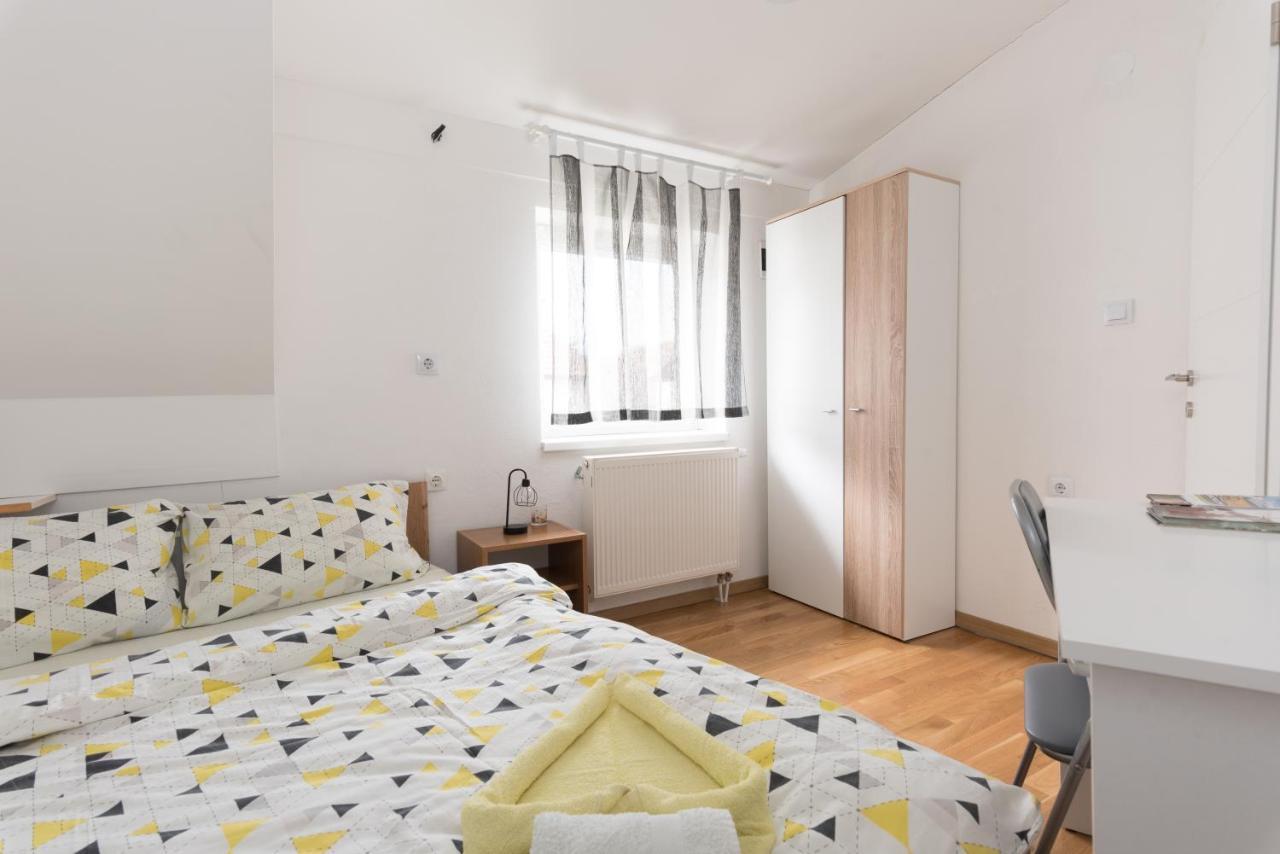 Apartmani Kod Marka ポゼガ エクステリア 写真